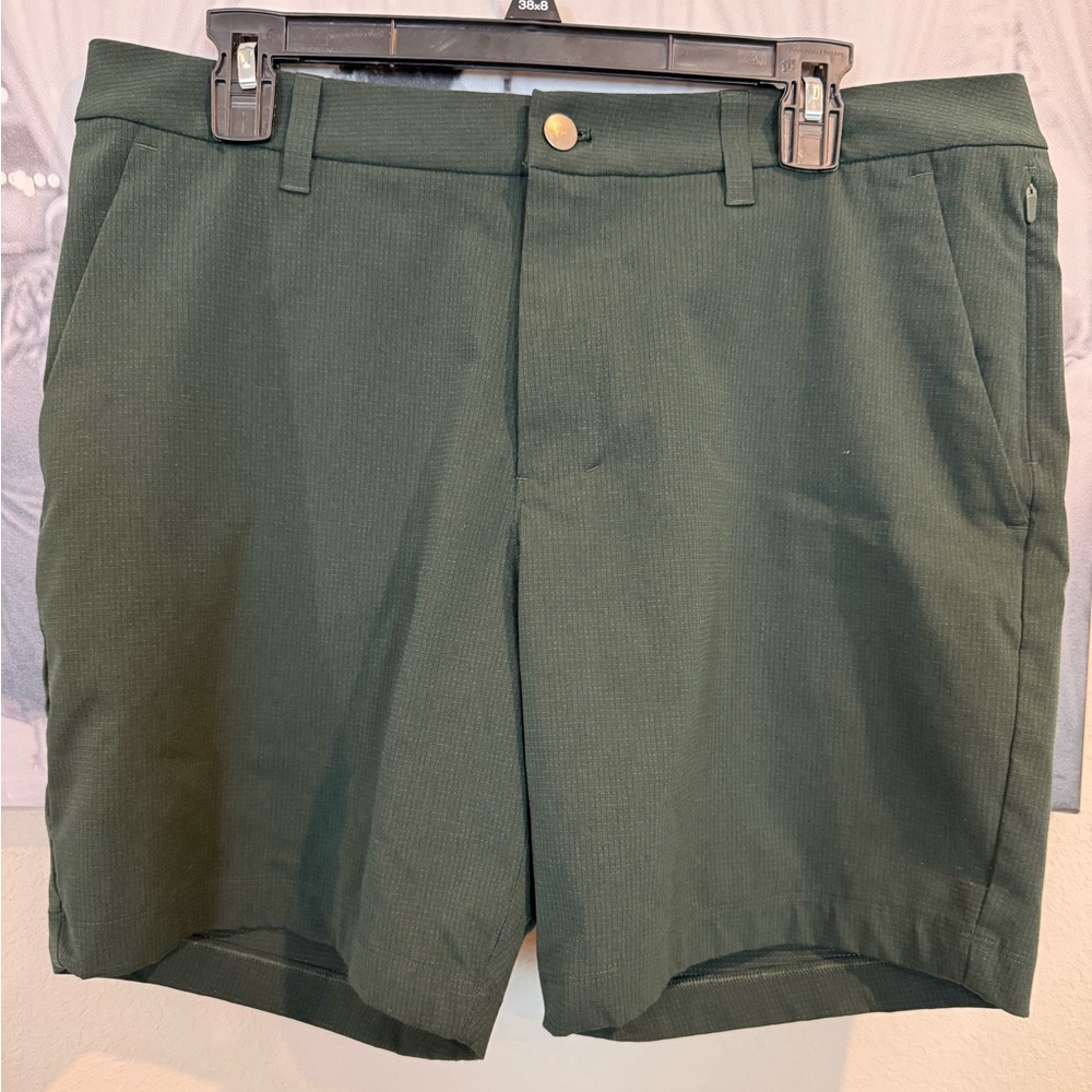 Lululemon Men's Hunter Green Shorts Size 34